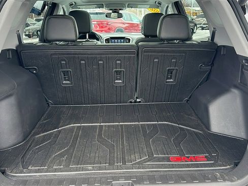 Used 2024 GMC Terrain SLT w/ Tech Package image 31