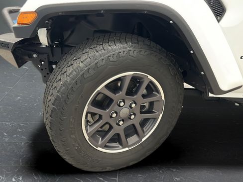 Used 2022 Jeep Gladiator Overland w/ Popular Equipment Package AWD/4WD image 35