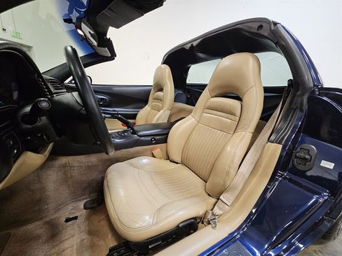 Used 2000 Chevrolet Corvette Coupe w/ Roof Pkg image 30