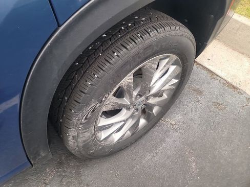 Used 2025 Buick Enclave Preferred FWD image 4