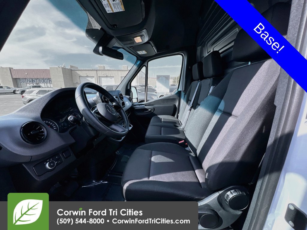 Used 2025 Mercedes-Benz Sprinter 2500 image 21