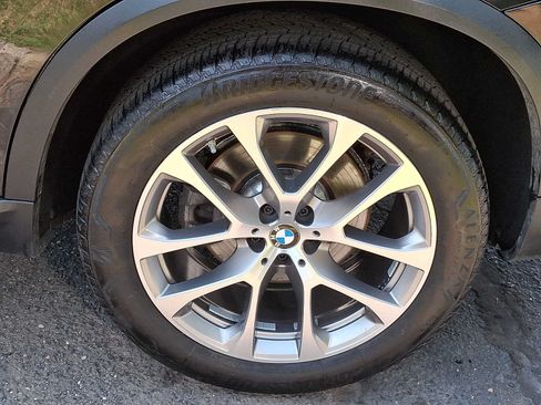 Used 2023 BMW X5 xDrive40i w/ Premium Package AWD/4WD image 7