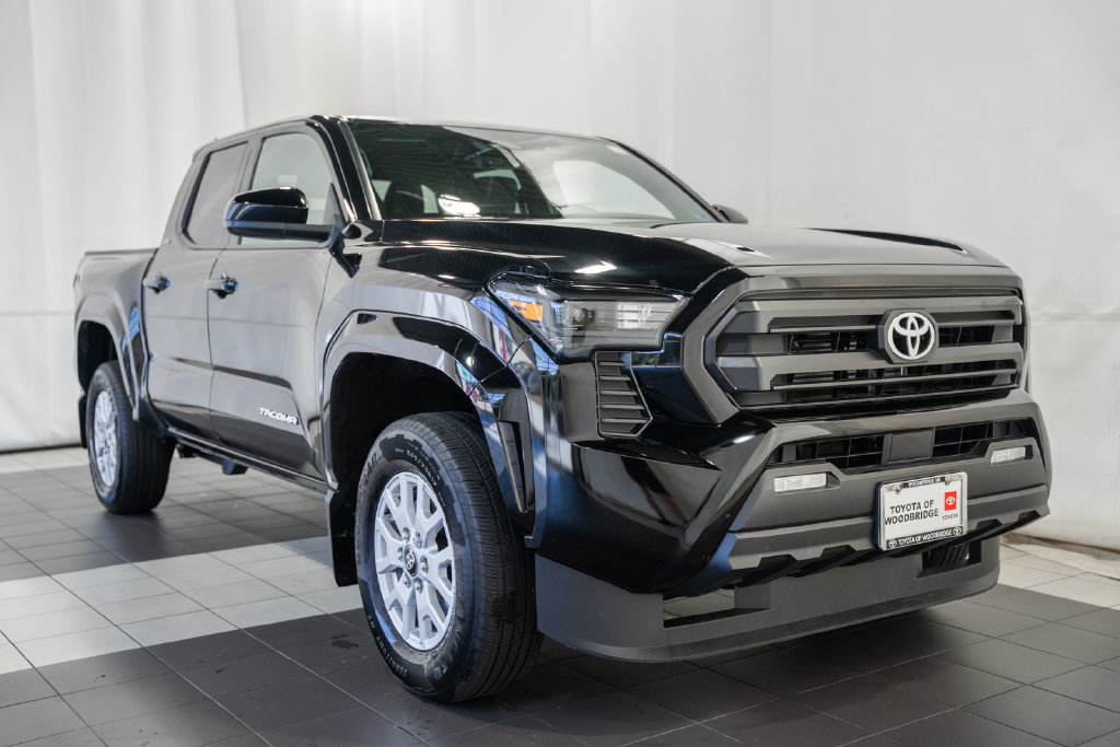 Certified 2025 Toyota Tacoma SR5 AWD/4WD image 1