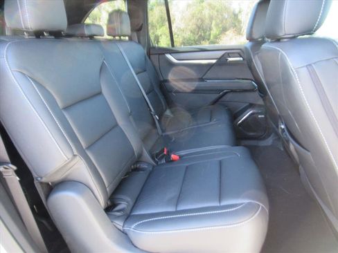 Used 2025 GMC Acadia Elevation image 30