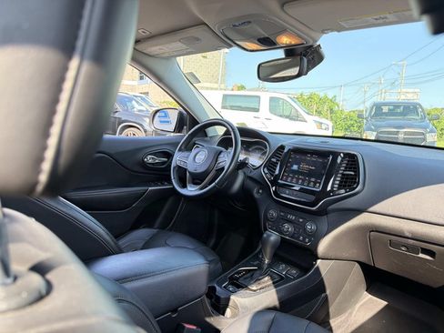 Used 2019 Jeep Cherokee Limited AWD/4WD image 12