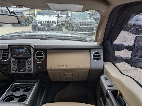 Used 2014 Ford F250 Lariat w/ Lariat Interior Package AWD/4WD image 4