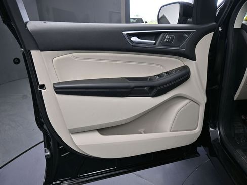 Used 2022 Ford Edge Titanium image 16