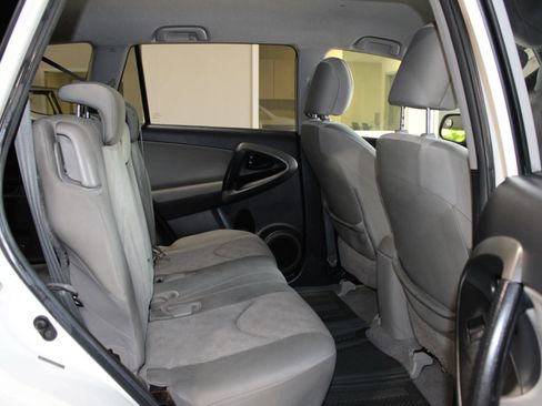 Used 2011 Toyota RAV4 4WD w/ Base L4 Extra Value Pkg image 26