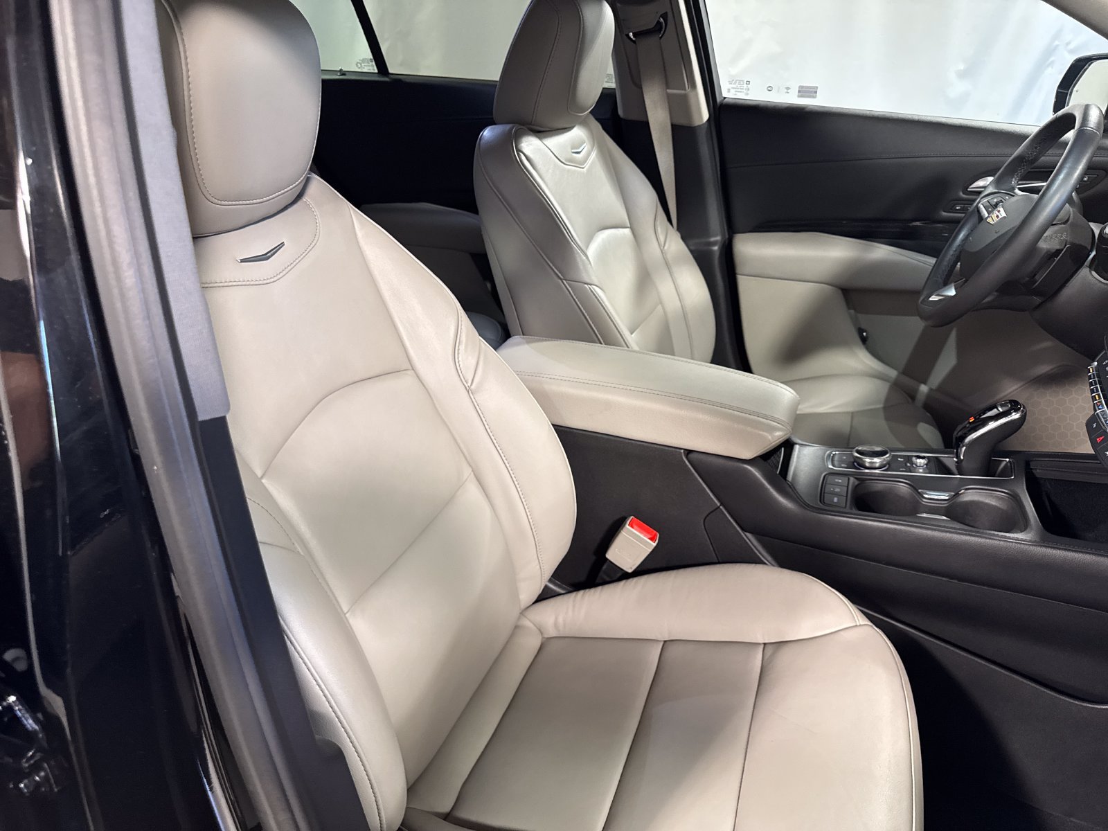 Used 2023 Cadillac XT4 Premium Luxury AWD/4WD image 28