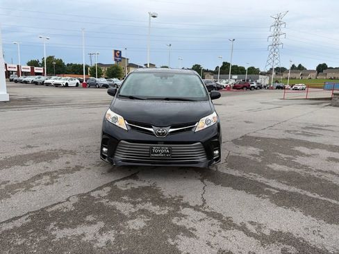 Used 2019 Toyota Sienna XLE w/ XLE Navigation Package AWD/4WD image 8