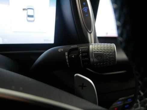 Certified 2025 Genesis G90 3.5T image 32