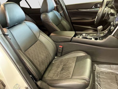 Used 2023 Nissan Maxima SR w/ Sport Mat Group image 31