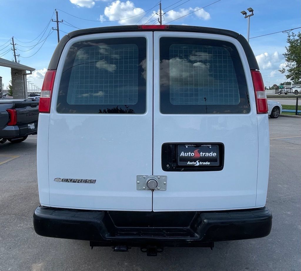 Used 2017 Chevrolet Express 2500 Extended RWD image 8