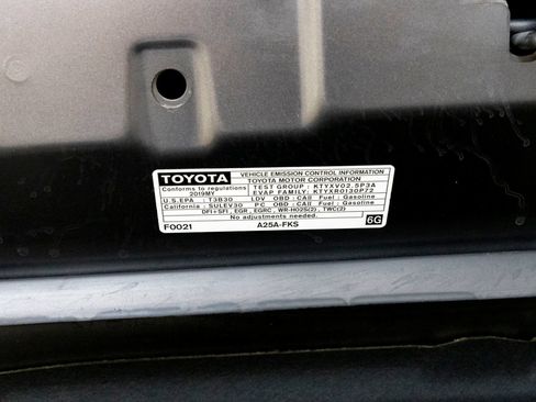 Used 2019 Toyota Camry SE w/ Convenience Package FWD image 29