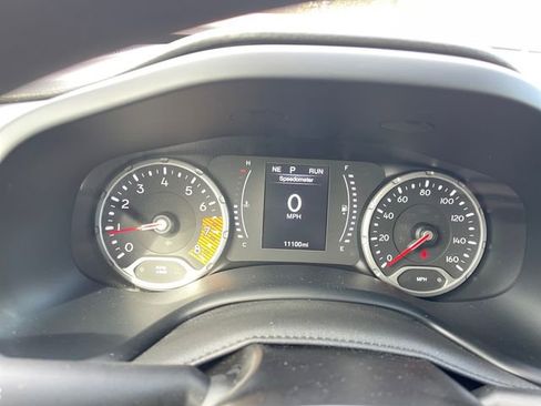 Used 2023 Jeep Renegade Latitude AWD/4WD image 23