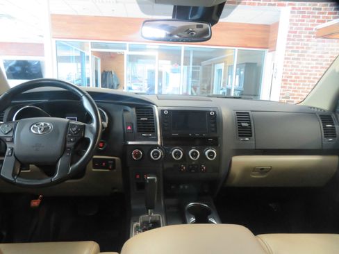 Used 2020 Toyota Sequoia Limited w/ Safety & Convenience Package AWD/4WD image 61