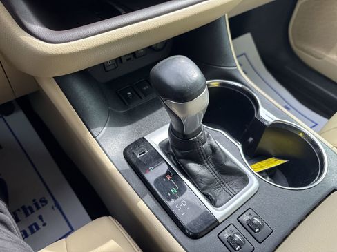 Used 2019 Toyota Highlander XLE image 22