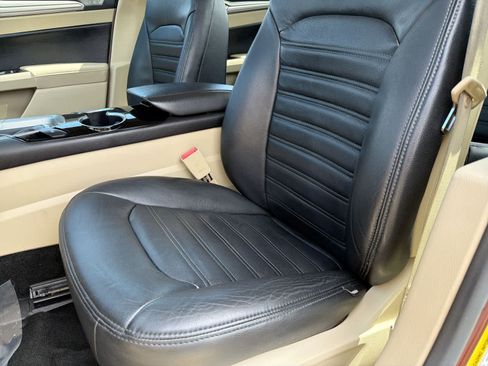 Used 2016 Ford Fusion SE FWD image 17