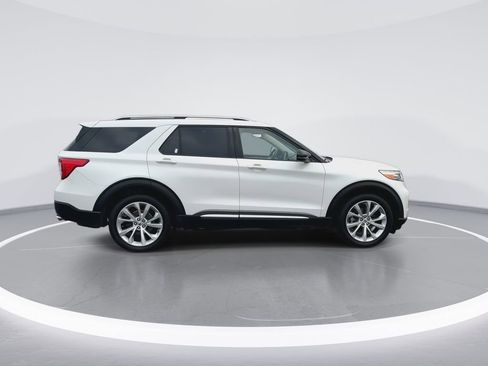 Used 2022 Ford Explorer Platinum w/ Equipment Group 601A image 9