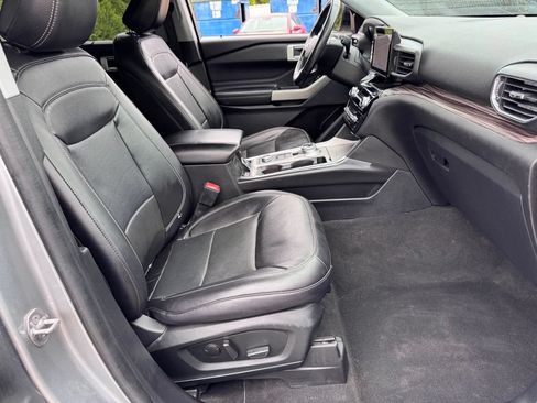 Used 2022 Ford Explorer Limited w/ Equipment Group 301A AWD/4WD image 20