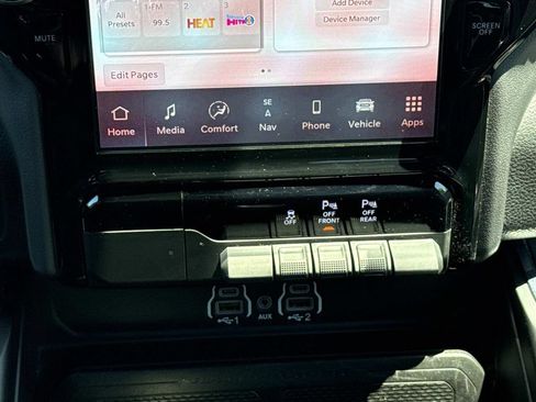 Used 2025 RAM 1500 Laramie AWD/4WD image 19