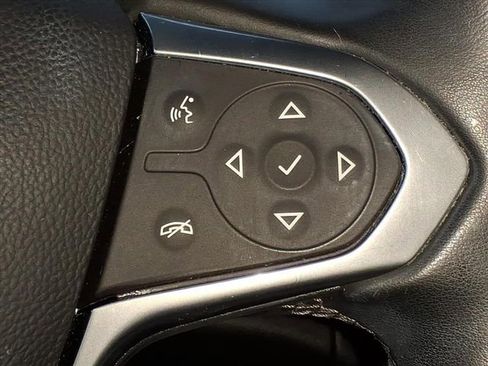 Used 2023 Chevrolet Traverse LT image 25