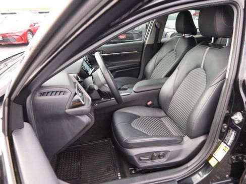 Used 2020 Toyota Camry SE image 8