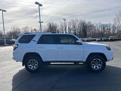 Used 2017 Toyota 4Runner TRD Off-Road image 4