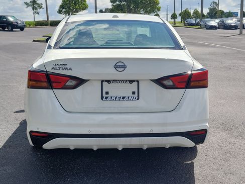 Used 2025 Nissan Altima 2.5 SV FWD image 10