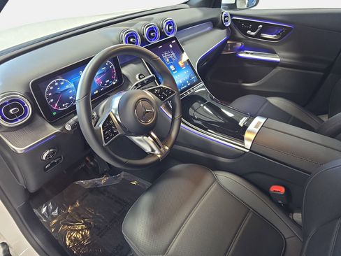 Used 2025 Mercedes-Benz GLC 300 4MATIC image 16