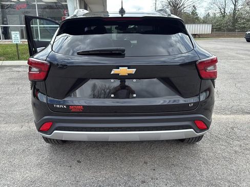 Used 2025 Chevrolet Trax LT image 4