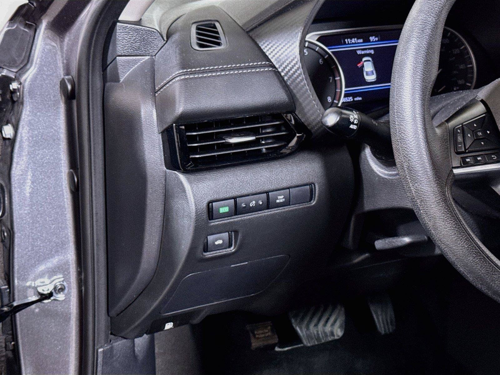 Used 2024 Nissan Sentra SV FWD image 8