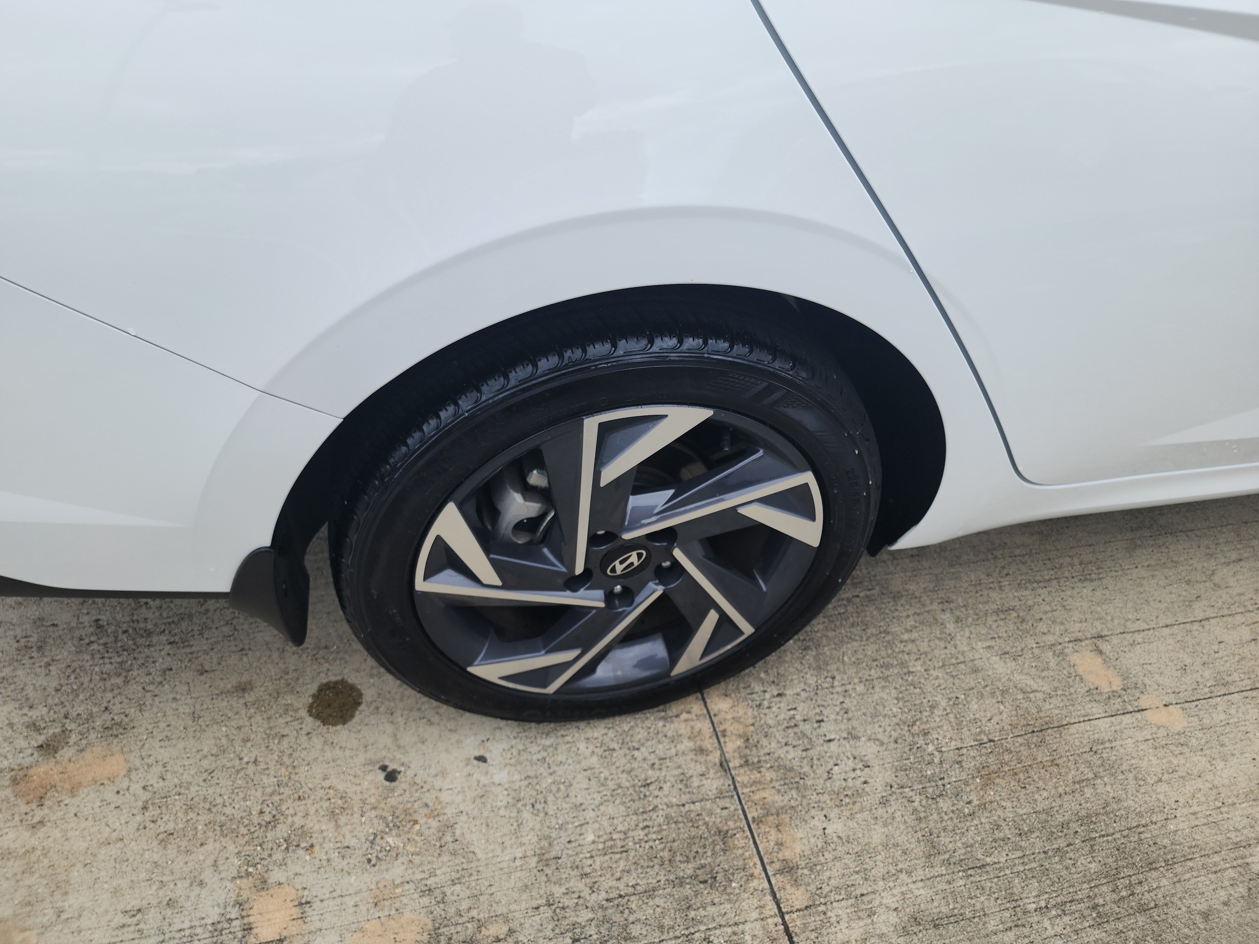 Used 2025 Hyundai Elantra Sport FWD image 23