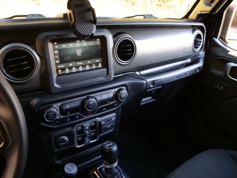 Used 2022 Jeep Wrangler Unlimited Sport image 12