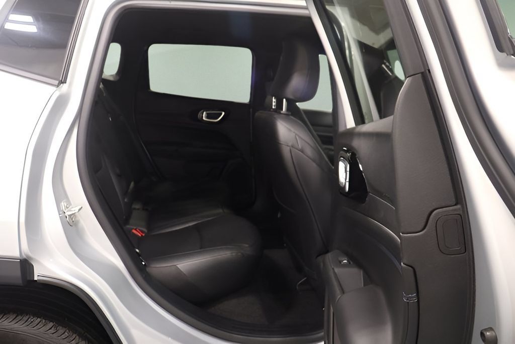 Used 2026 Jeep Compass Limited AWD/4WD image 19
