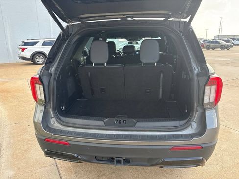 Used 2025 Ford Explorer ST-Line w/ ST-Line Street Pack AWD/4WD image 8