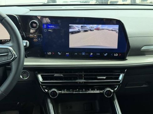 Used 2026 Chevrolet Traverse LT FWD image 30