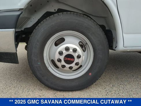 New 2025 GMC Savana 3500 RWD image 20