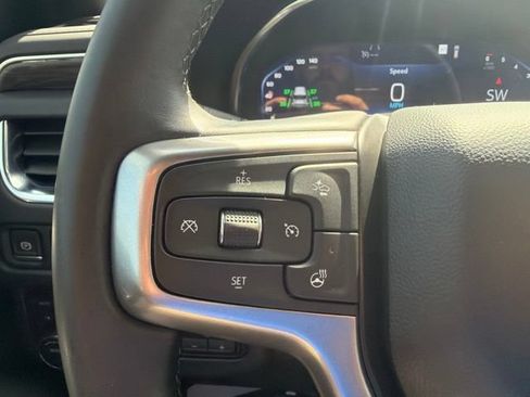Used 2024 Chevrolet Suburban Z71 w/ Luxury Package AWD/4WD image 16