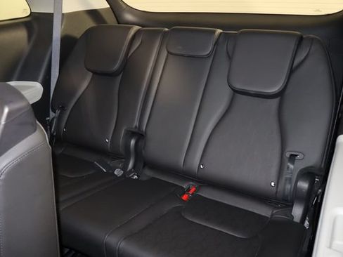 Used 2023 Kia Carnival LX FWD image 17