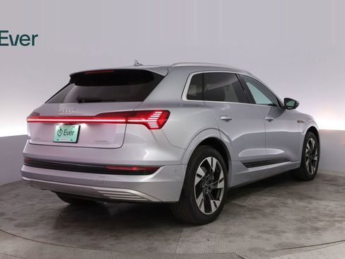Used 2023 Audi e-tron Premium Plus w/ Premium Plus Package AWD/4WD image 3