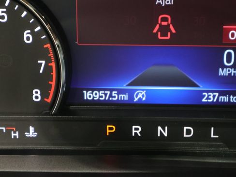 Used 2024 Ford Explorer XLT AWD/4WD image 36
