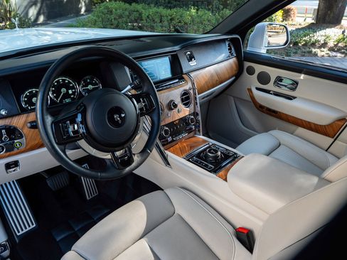 Certified 2021 Rolls-Royce Cullinan image 25