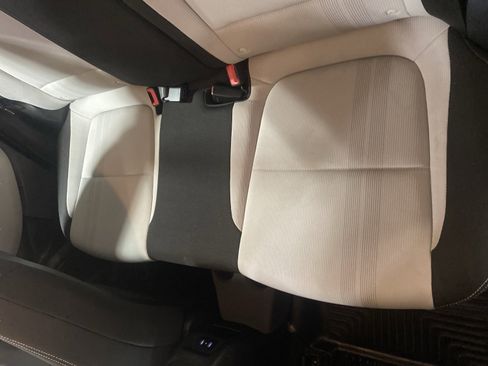 Used 2024 Hyundai Venue SEL image 12