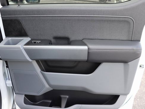 Used 2025 Ford F150 Lightning XLT image 18