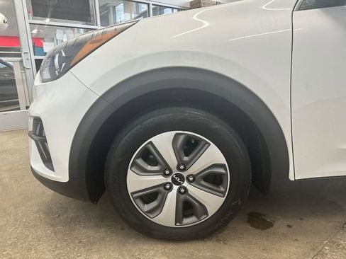 Certified 2022 Kia Niro LX image 20