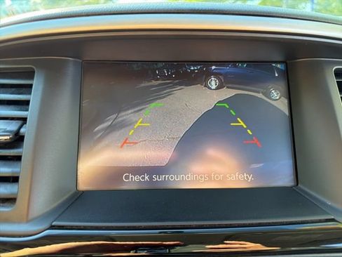 Used 2018 Nissan Pathfinder S AWD/4WD image 16