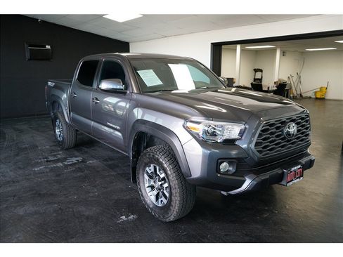 Used 2023 Toyota Tacoma TRD Off-Road w/ Technology Package AWD/4WD image 9