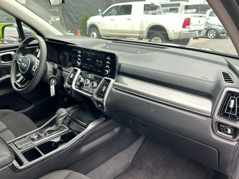 Used 2023 Kia Sorento LX image 33