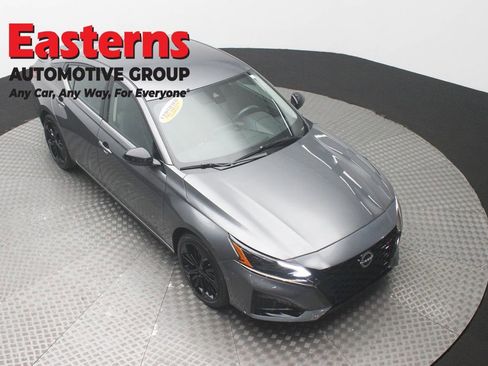 Used 2024 Nissan Altima 2.5 SR FWD image 3